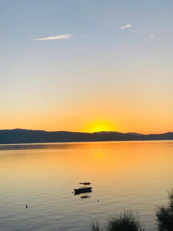 Sunrise Beach - Lake View Deluxe Apartment Peštani Exterior foto