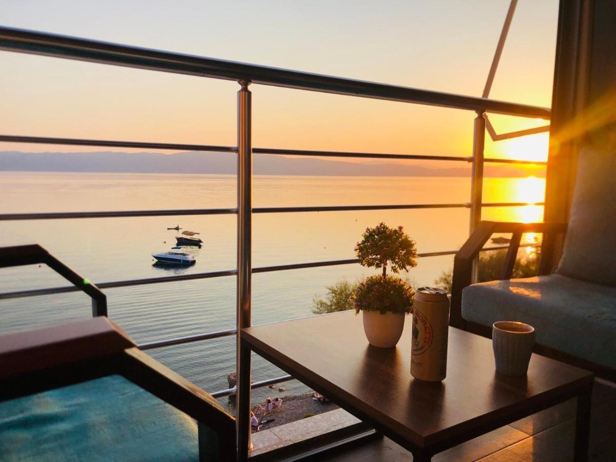 Sunrise Beach - Lake View Deluxe Apartment Peštani Exterior foto